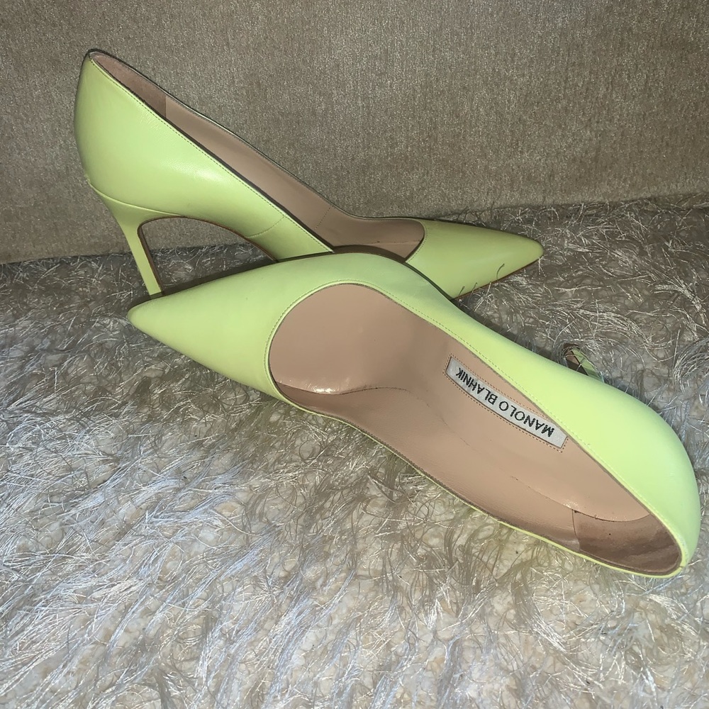 MANOLO BLAHNIK YELLOW PUMPS